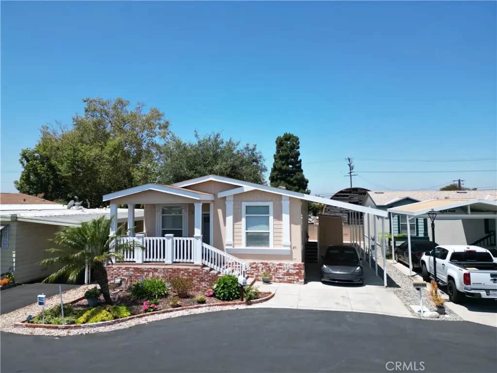 211 Albatross Lane, Fountain Valley, CA — listing photo 1