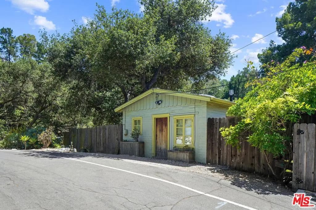 21652 Encina Road, Topanga, CA — listing photo 1