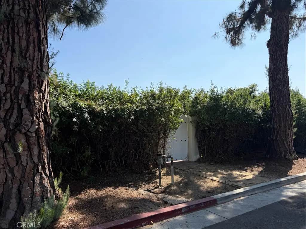 305 W Kenneth Road, Glendale, CA — listing photo 1