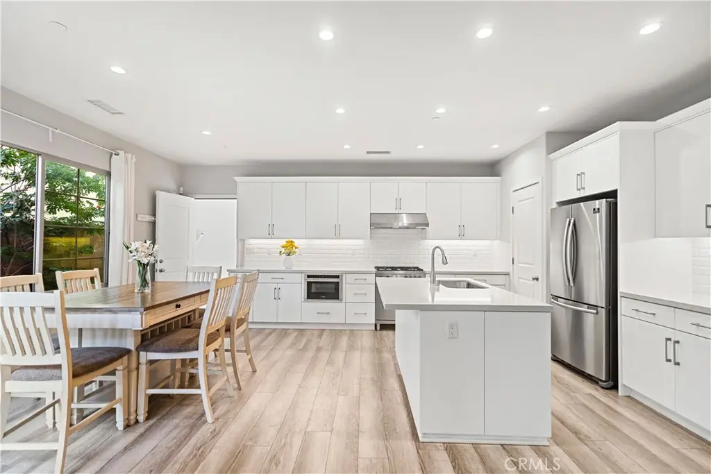 135 Messenger, Irvine, CA — listing photo 1