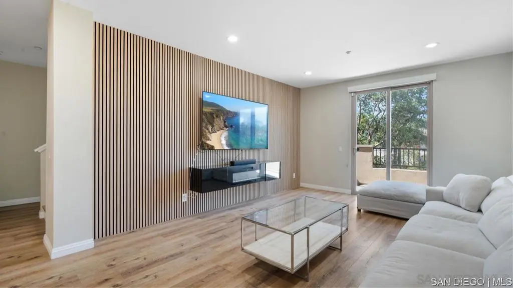 8301 Rio San Diego DR 7, San Diego, CA — listing photo 1