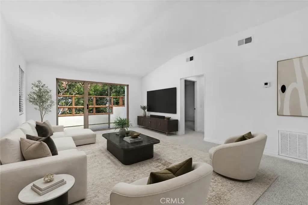 372 Villa Point Drive, Newport Beach, CA — listing photo 1