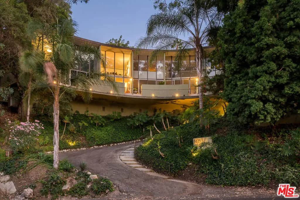 3625 Fredonia Drive 2, Los Angeles, CA — listing photo 1