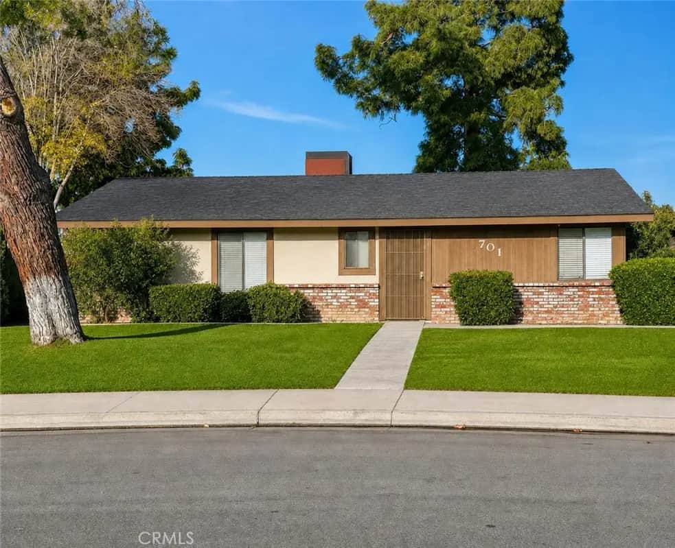 701 Deseret, Bakersfield, CA — listing photo 1