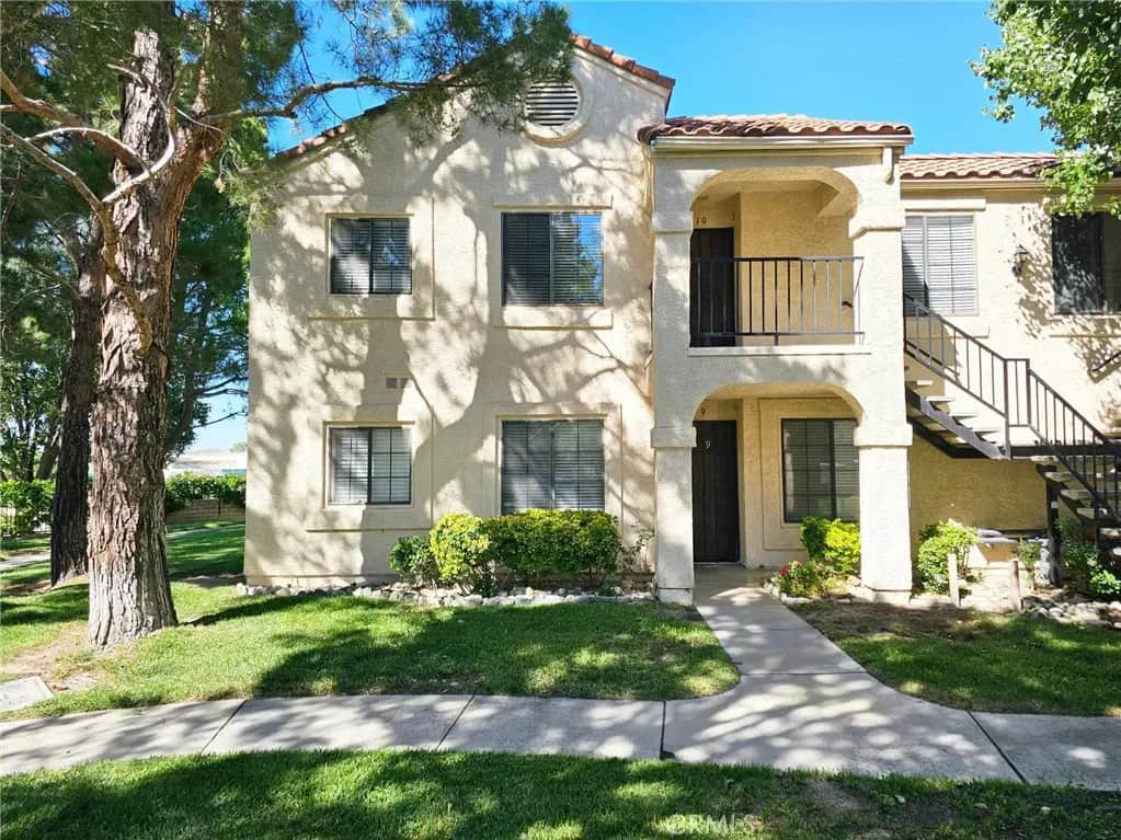 2554 Olive Drive 10, Palmdale, CA — listing photo 1