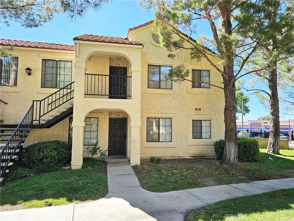 2554 Olive Drive 19, Palmdale, CA — listing photo 1