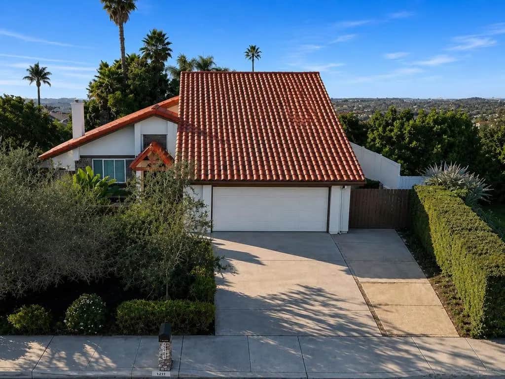 6433 La Paloma St, Carlsbad, CA — listing photo 1