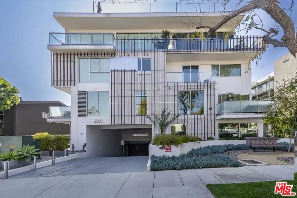 1345 Havenhurst Drive 15, Los Angeles, CA — listing photo 1