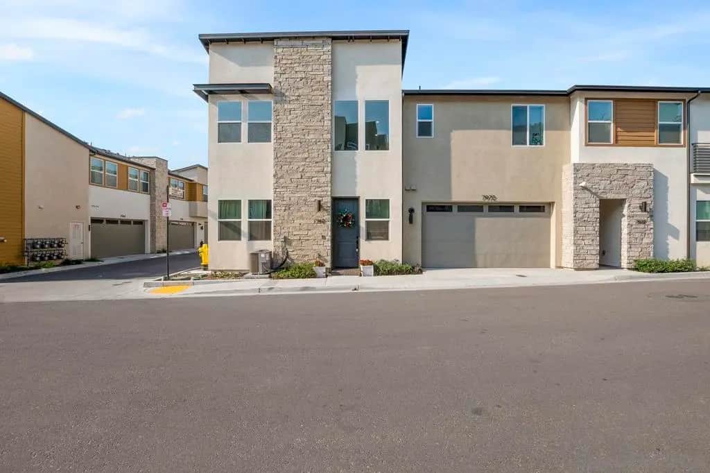 7962 Belluno, San Diego, CA — listing photo 1