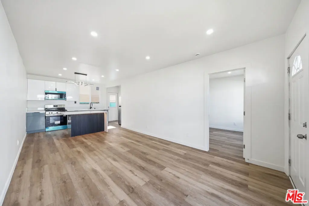 3020 W 12th Street 3030, Los Angeles, CA — listing photo 1