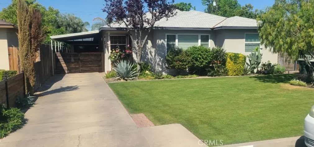 2429 C, Bakersfield, CA — listing photo 1