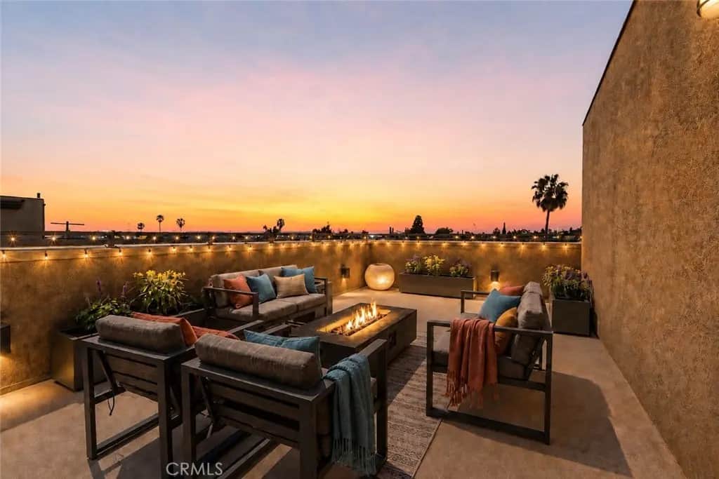 13219 Victory Boulevard, Valley Glen, CA — listing photo 1