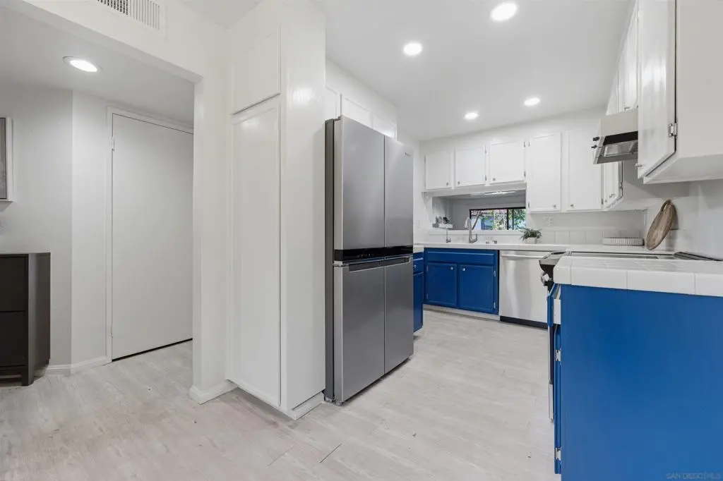 7245 Navajo D250, San Diego, CA — listing photo 1