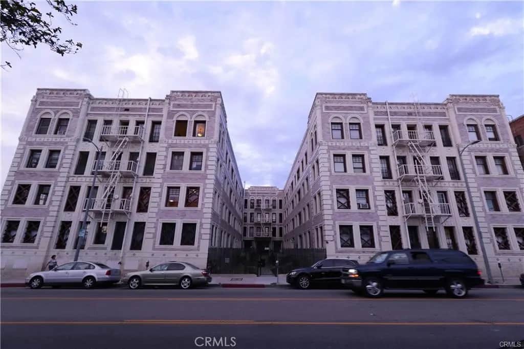 2121 James M Wood Boulevard 221, Los Angeles, CA — listing photo 1