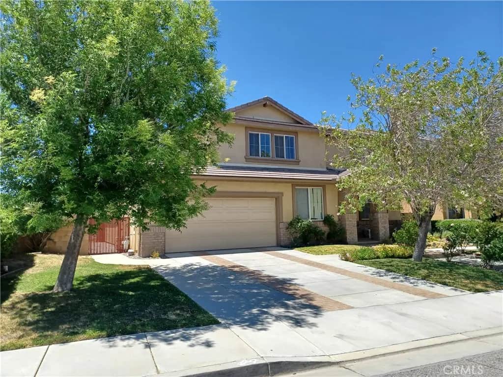 37105 Firethorn, Palmdale, CA — listing photo 1