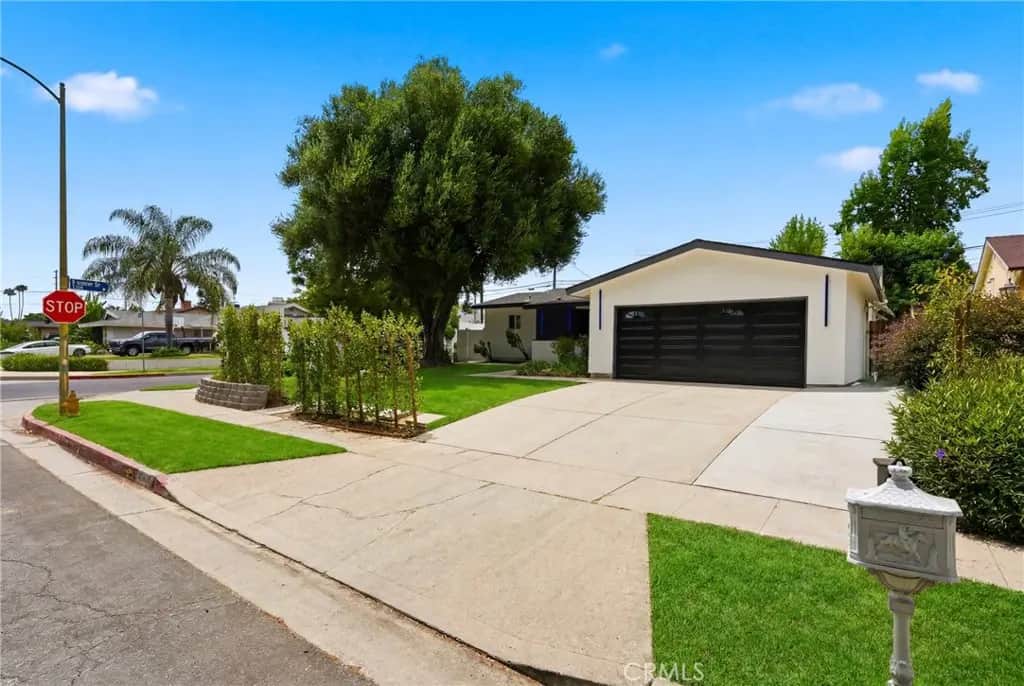 23800 Tiara, Woodland Hills, CA — listing photo 1