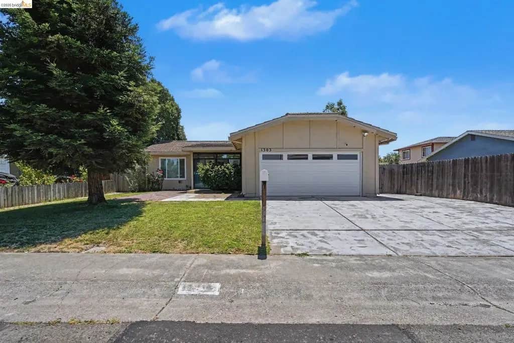 1303 Crane Dr, Suisun City, CA — listing photo 1
