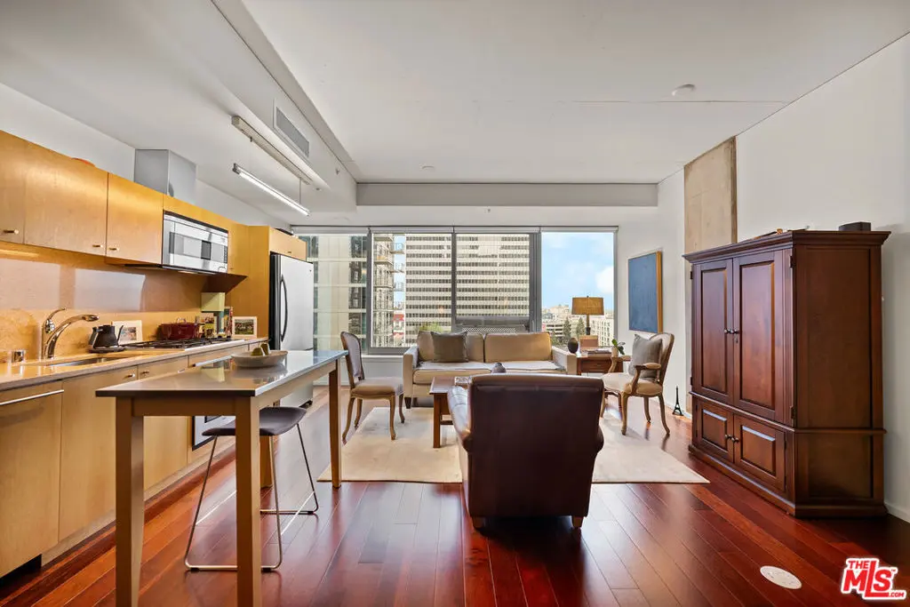 1155 S Grand Avenue 1111, Los Angeles, CA — listing photo 1