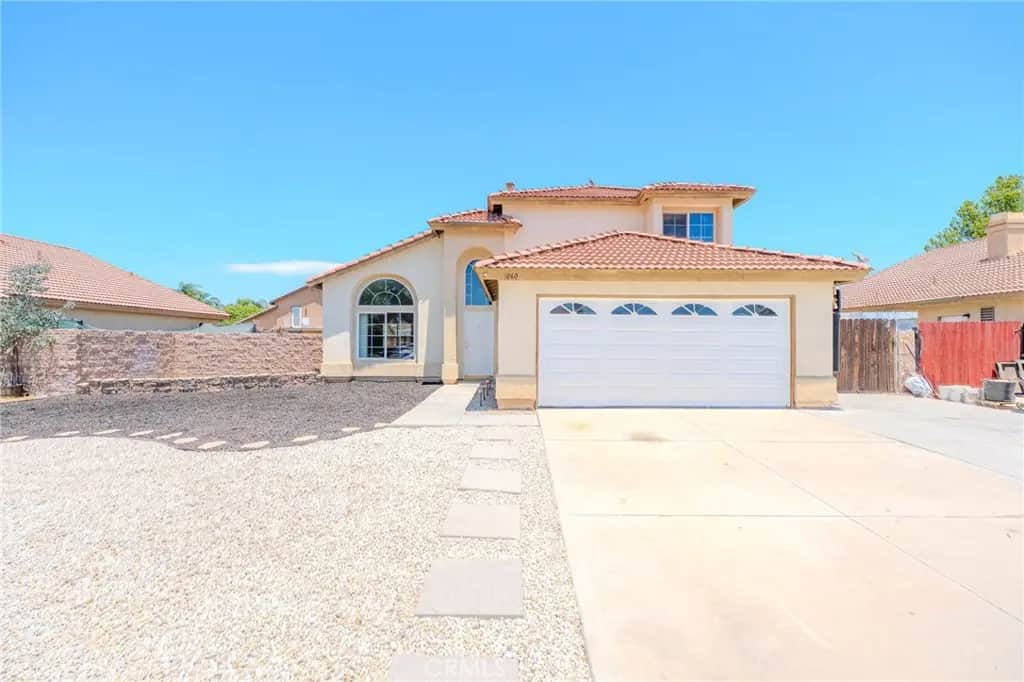 1060 Pertano, Hemet, CA — listing photo 1