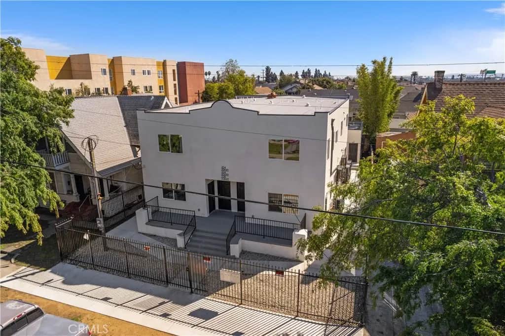 324 W 51st St, Los Angeles, CA — listing photo 1