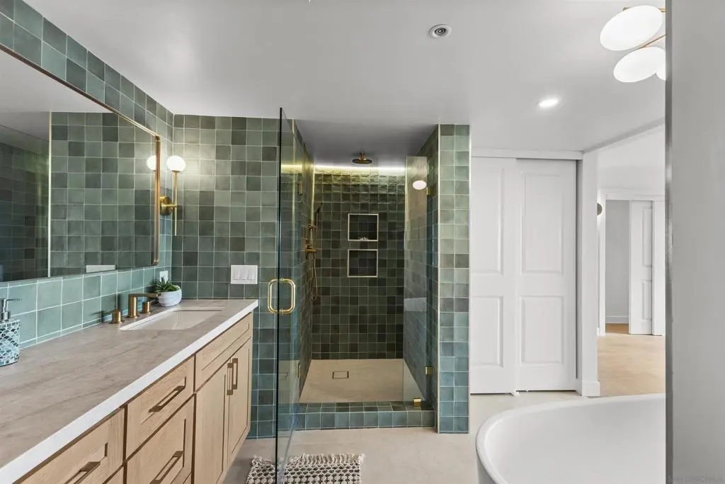 230 W Laurel St 502, San Diego, CA — listing photo 1