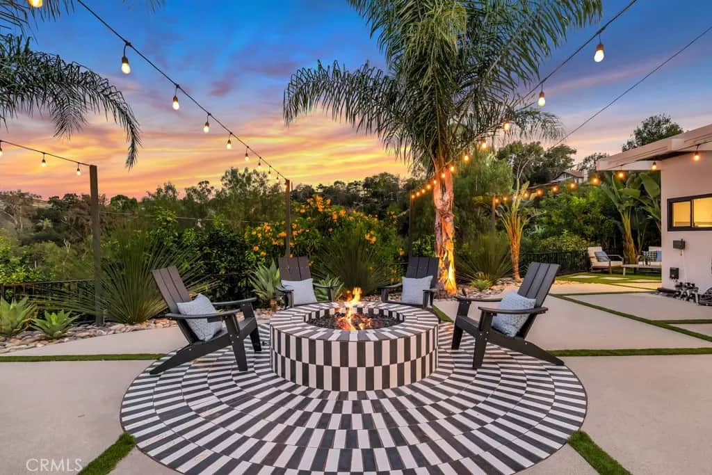 21520 Arcos, Woodland Hills, CA — listing photo 1
