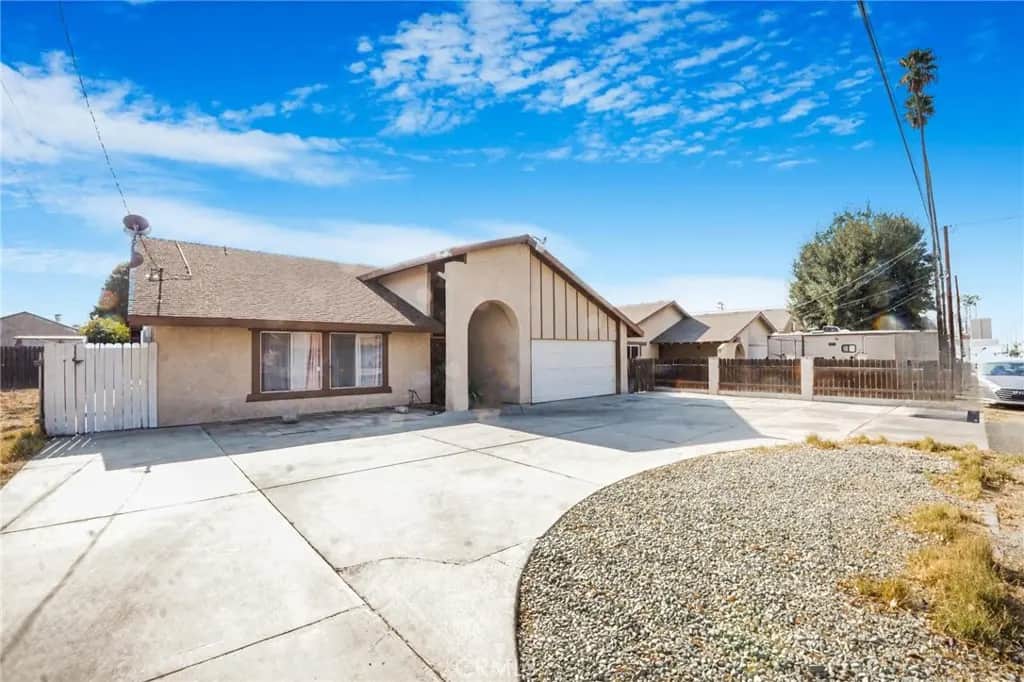 40785 Johnston Avenue, Hemet, CA — listing photo 1