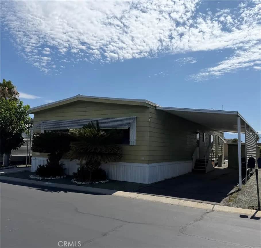 575 S Lyon Avenue 62, Hemet, CA — listing photo 1