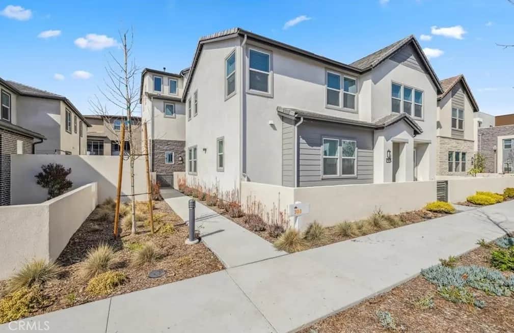 303 Tank, Irvine, CA — listing photo 1