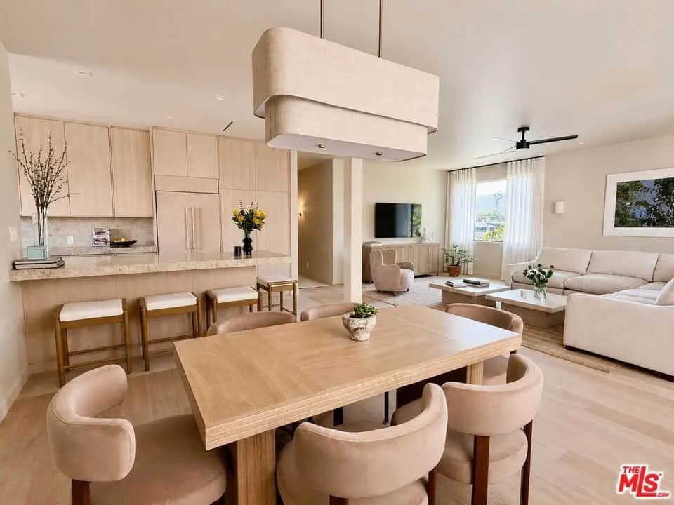 126 N Croft Avenue 302, Los Angeles, CA — listing photo 1