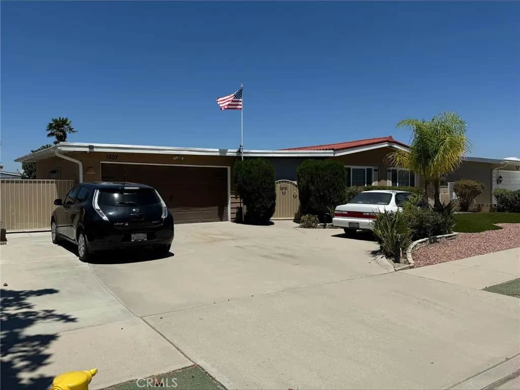 1307 Brentwood, Hemet, CA — listing photo 1