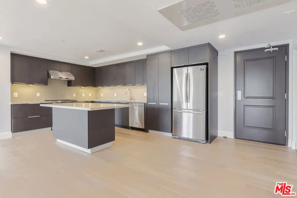 2939 Leeward Avenue 401, Los Angeles, CA — listing photo 1