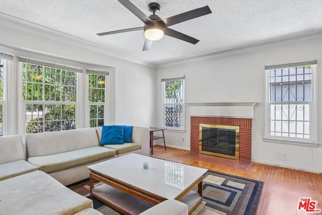 5218 San Vicente Boulevard, Los Angeles, CA — listing photo 1