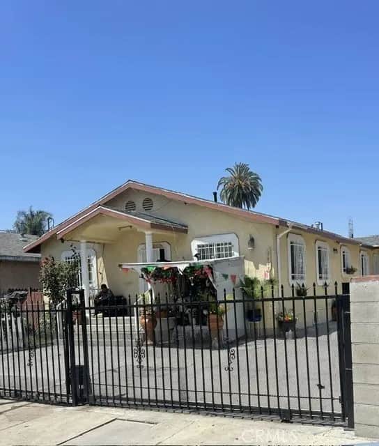 9421 9421 Maie, Los Angeles, CA — listing photo 1