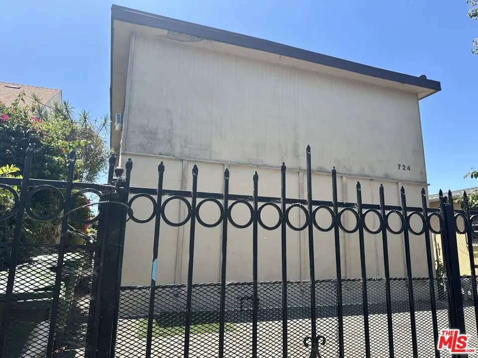 724 E 32nd Street, Los Angeles, CA — listing photo 1