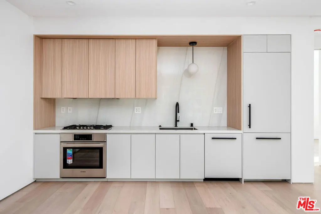 1136 N La Cienega Boulevard PH503, West Hollywood, CA — listing photo 1