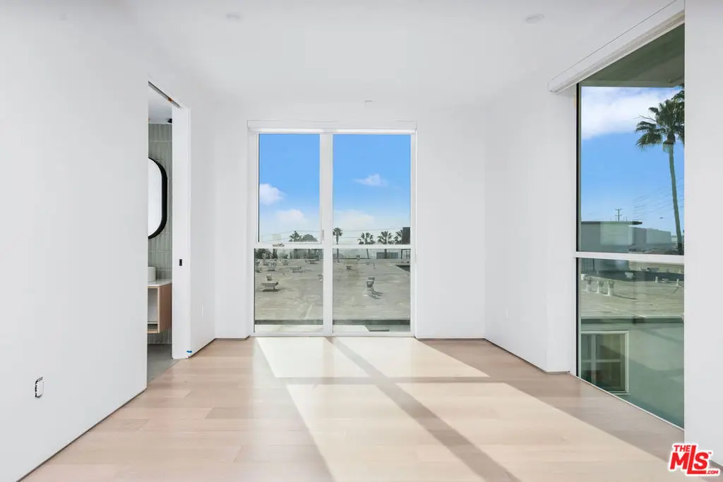 1136 N La Cienega Boulevard PH501, West Hollywood, CA — listing photo 1