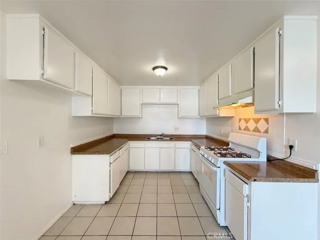 1056 E Phillips A, Pomona, CA — listing photo 1