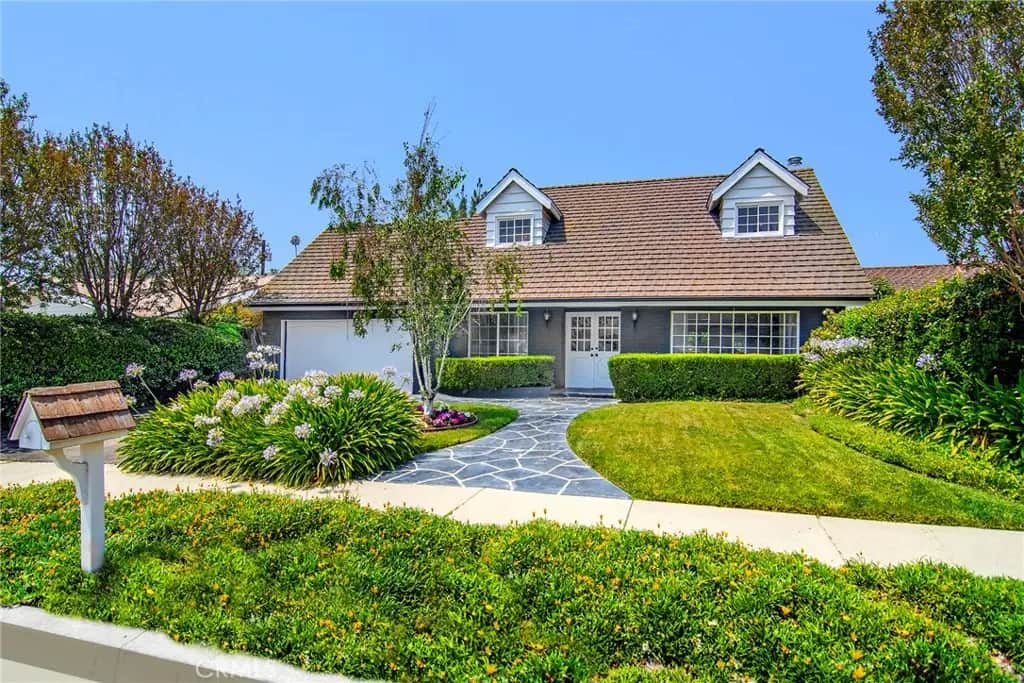5655 Ramara Avenue, Woodland Hills, CA — listing photo 1