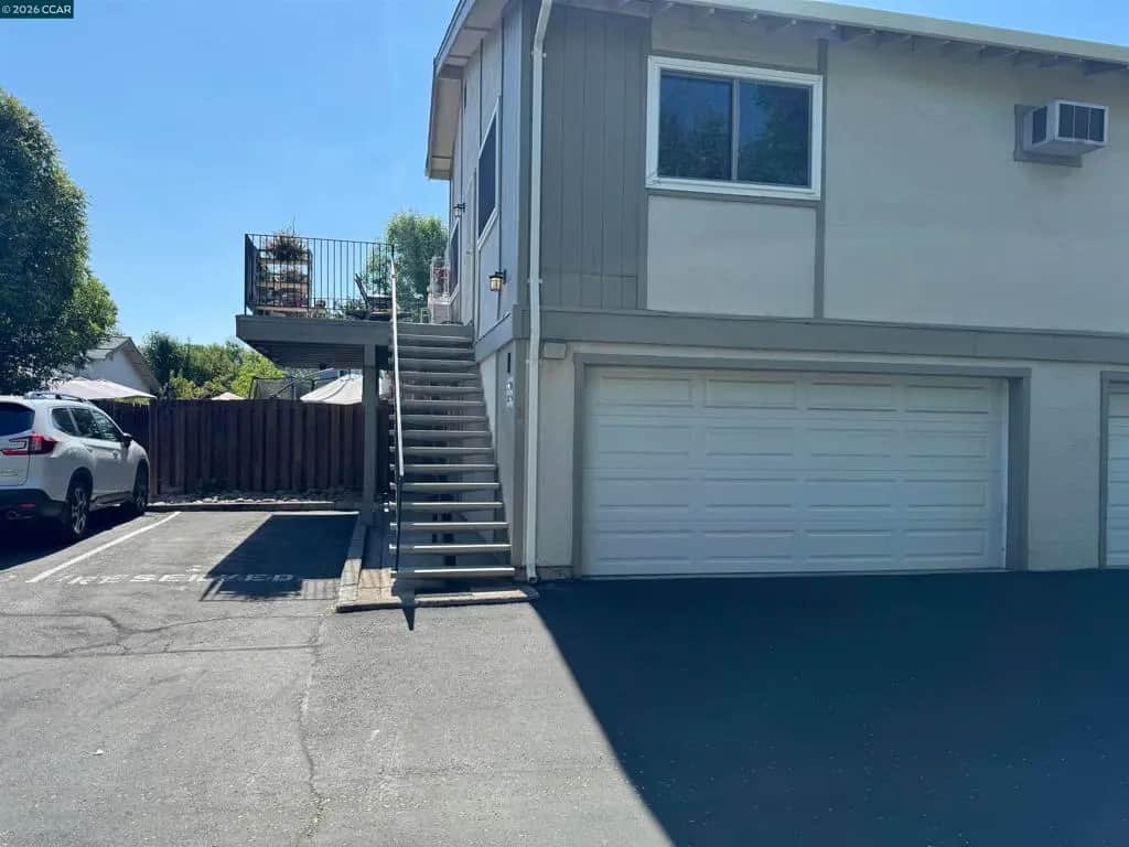 1070 Mohr Ln 1, Concord, CA — listing photo 1