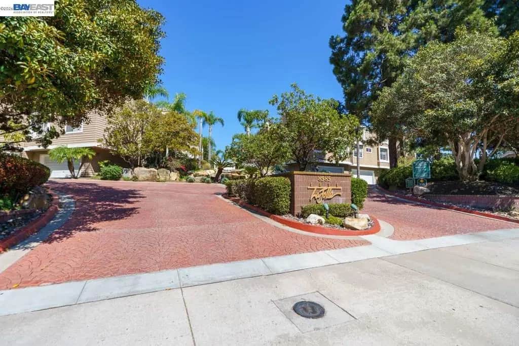 8591 Via Mallorca F, San Diego, CA — listing photo 1