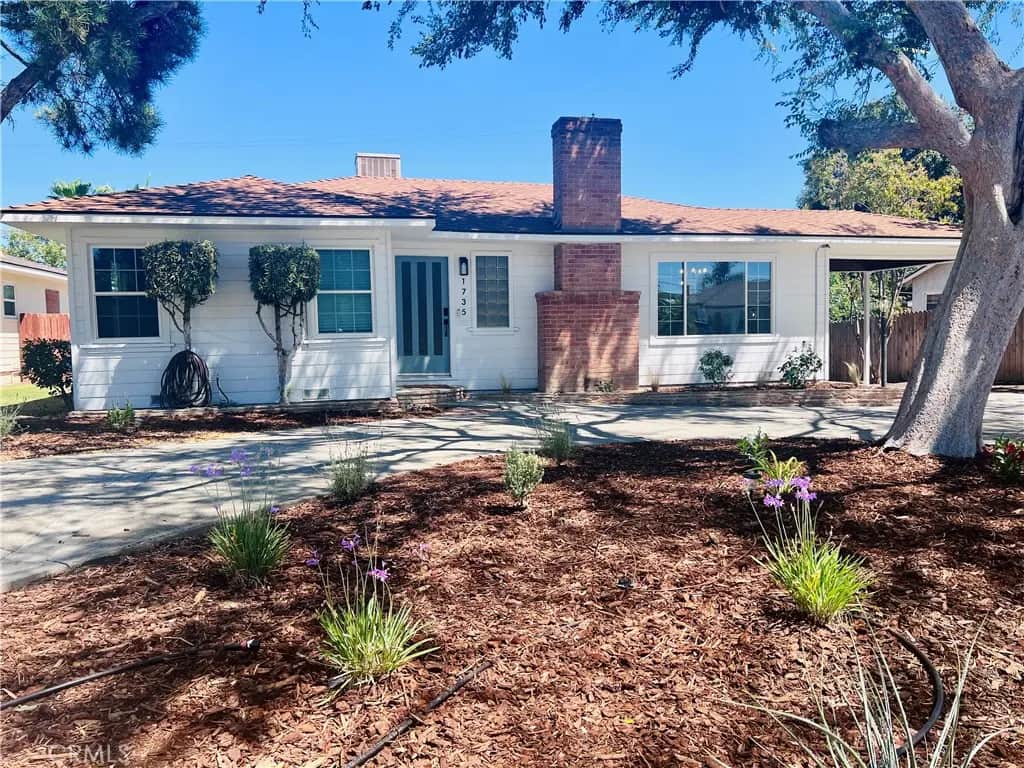1735 Los Robles Drive, Bakersfield, CA — listing photo 1