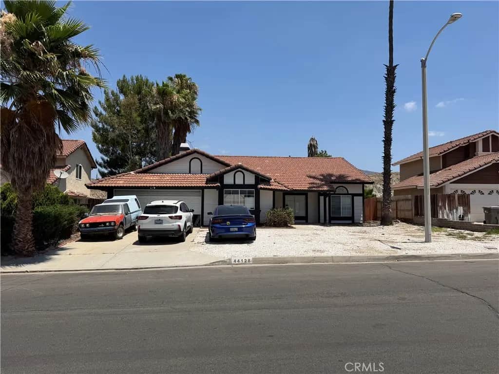 44128 Galicia, Hemet, CA — listing photo 1