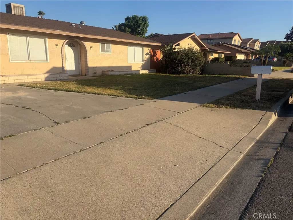 8636 Tamarind, Fontana, CA — listing photo 1