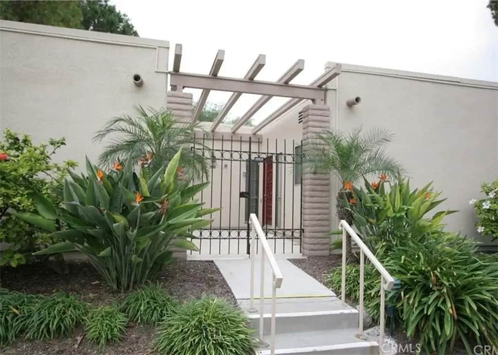 2091 Ronda Granada D, Laguna Woods, CA — listing photo 1