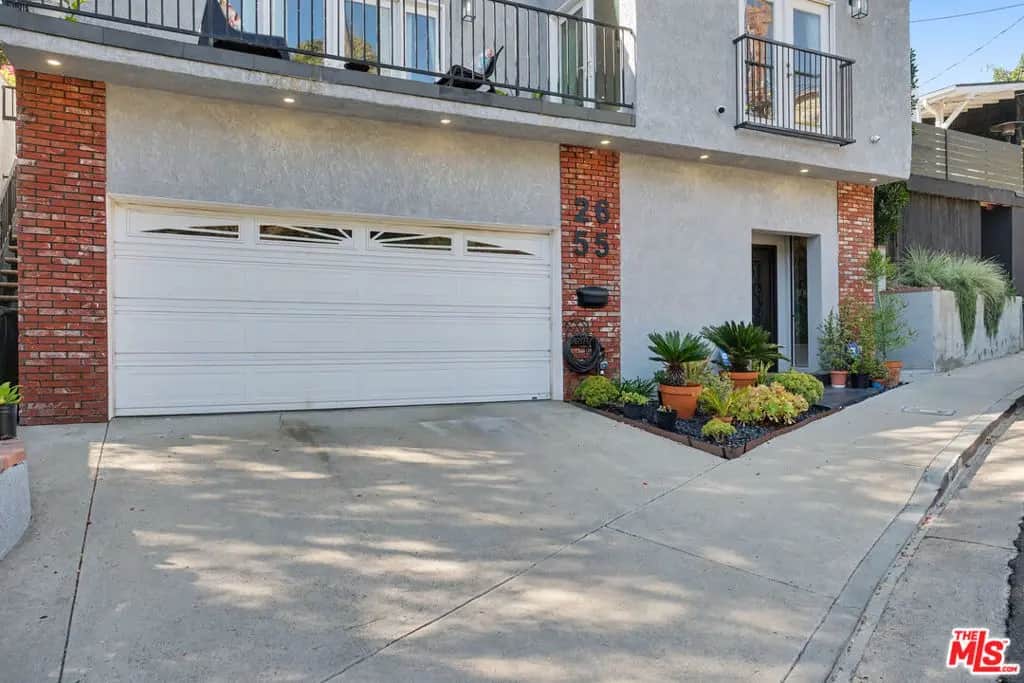 2655 Saxon Drive, Los Angeles, CA — listing photo 1