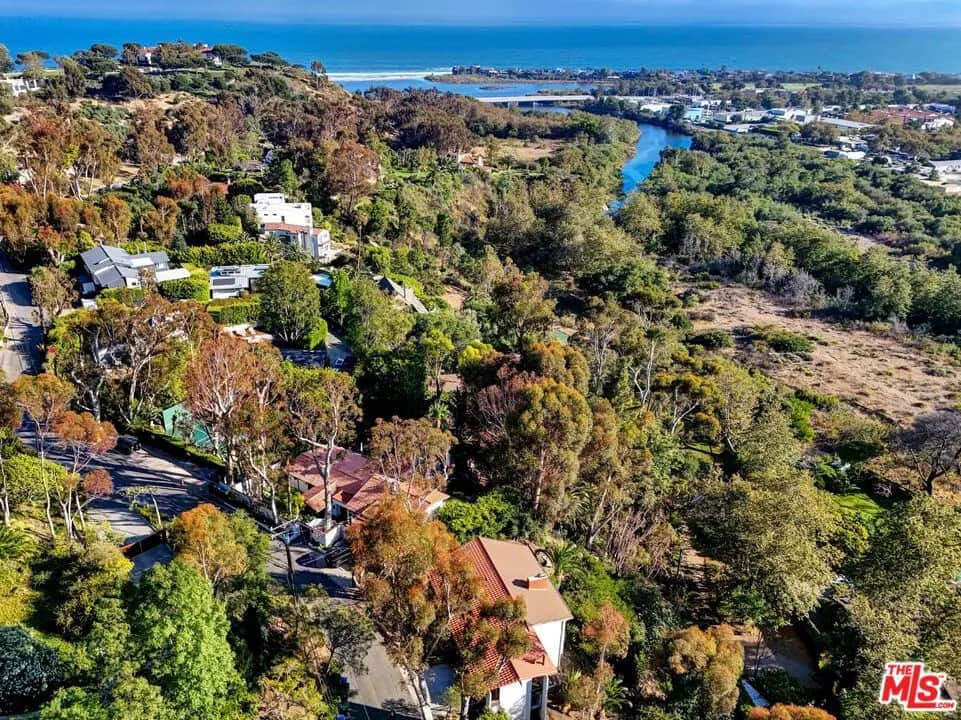 3557 Serra Road, Malibu, CA — listing photo 1