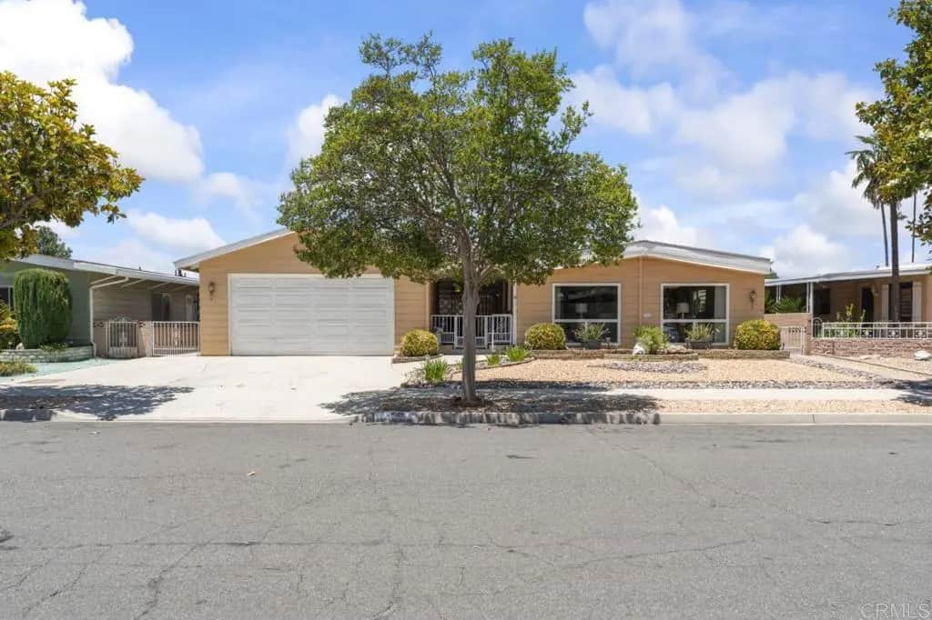 1223 Brentwood Way, Hemet, CA — listing photo 1
