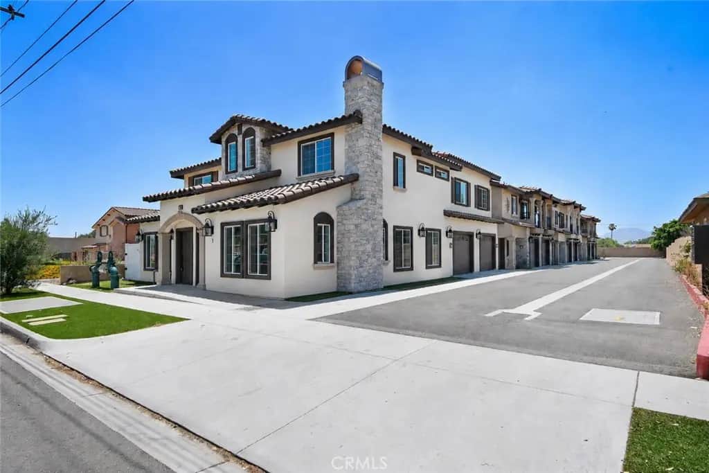 16385 Valencia Avenue 2, Fontana, CA — listing photo 1