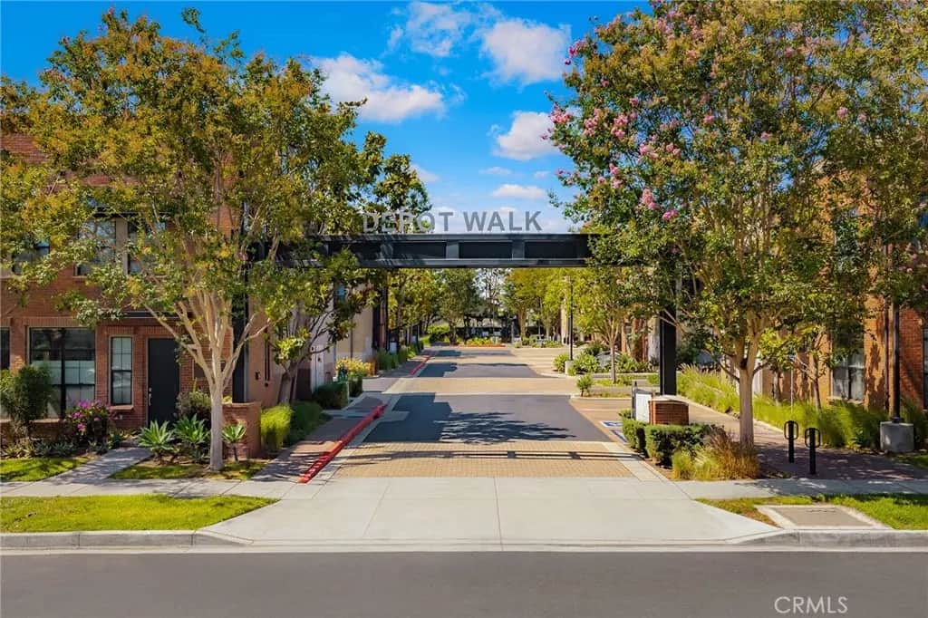 551 W Maple Ave, Orange, CA — listing photo 1
